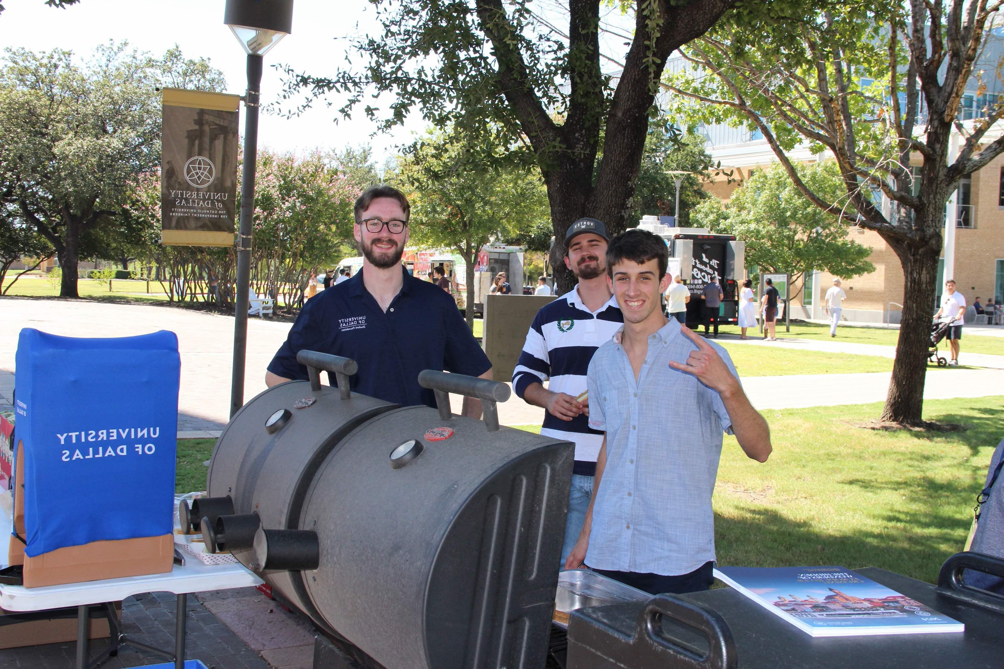 udallas students grilling